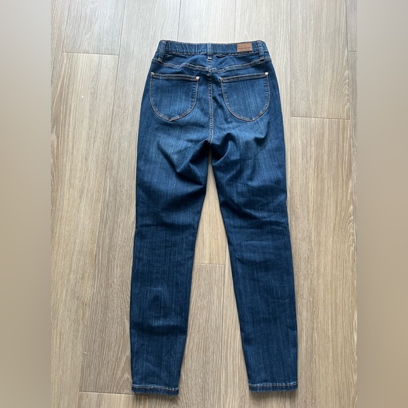 Judy Blue Denim - Judy Blue Mid Rise Skinny Pull On Jeans Dark Blue Denim Wash Size 5 / 27